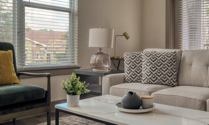 Conroe Apartamento | Landing | Spectacular 2BD, Pool, Clubhouse