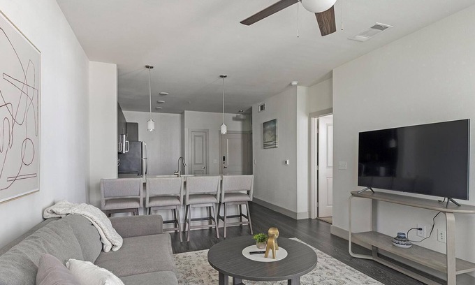 Vickery Meadow Apartamento | Landing | Spectacular 1BD, Pool, Gym