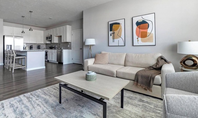 Northwest Columbus Apartamento | Landing | Modern 2BD, Gym