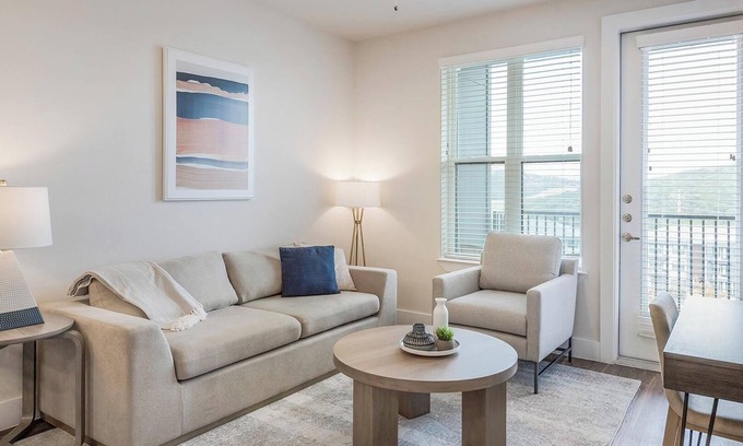 Wetmore Apartamento | Landing | Spectacular 1BD, Yoga Studio, Pool