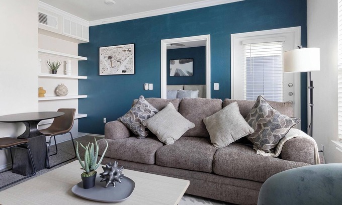Pipers Meadow Apartamento | Landing | Stunning 1BD, Gym, Pool