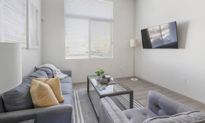 Arrowhead Ranch Apartamento | Landing | Stunning 1BD, Gym
