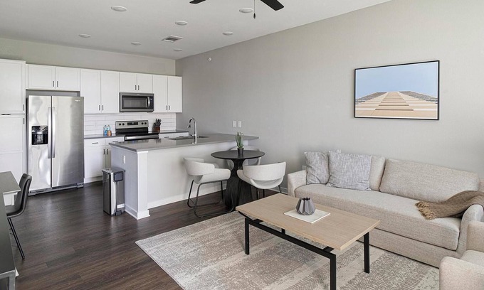 Madison Apartamento | Landing | Stunning 1BD, Gym, Pool