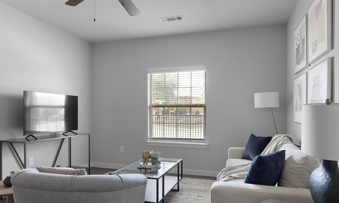 Dallas Apartamento | Landing | Stunning 1BD, Pool, Gym
