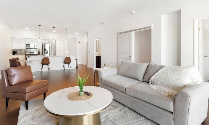Little Italy Apartamento | Landing | Incredible 1BD, Gym