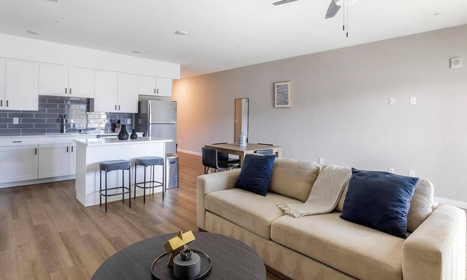 Townsite Apartamento | Landing | Spectacular 1BD, Pool, Rooftop Lounge