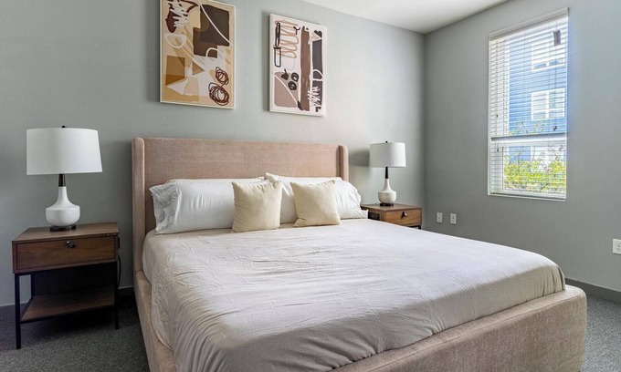University District Apartamento | Landing | Spectacular 2BD, Game Room, Yoga Studio