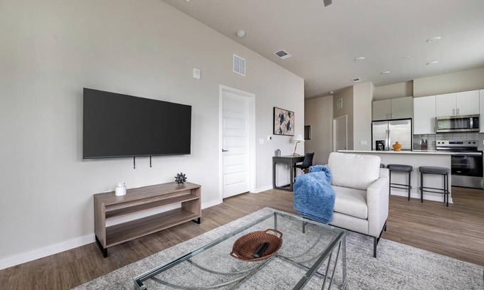 Wimauma Apartamento | Landing | Modern 2BD, Pool, Clubhouse