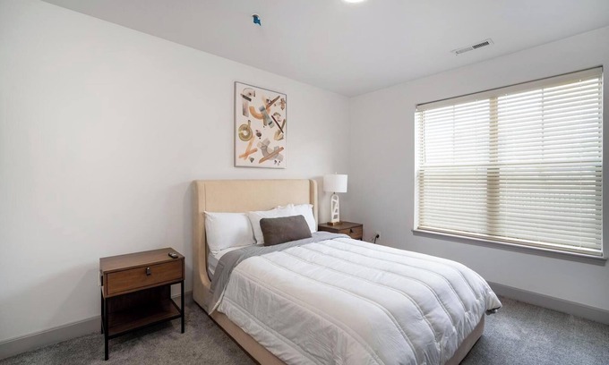 Corryville Apartamento | Landing | Stunning 2BD, Clubhouse, Pool
