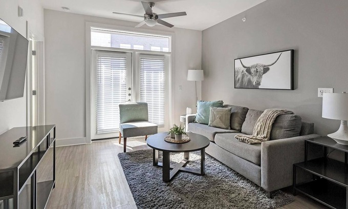 Fort Worth Apartamento | Landing | Incredible 2BD, Yoga Studio, Clubhouse