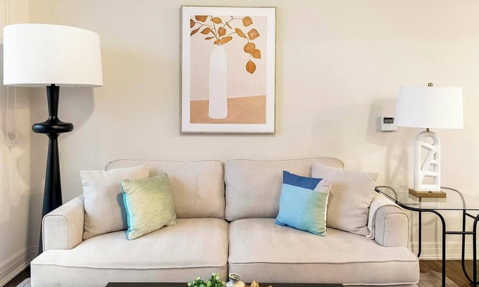 Overland Park Apartamento | Landing at Carson Street Towers - 3 Bedrooms in...