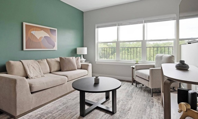 Edwardsville Apartamento | Landing | Modern 1BD, Clubhouse, Gym