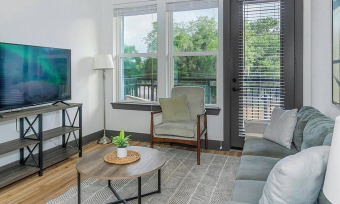 St. Nicholas Apartamento | Landing | Modern 1BD, Clubhouse, Gym
