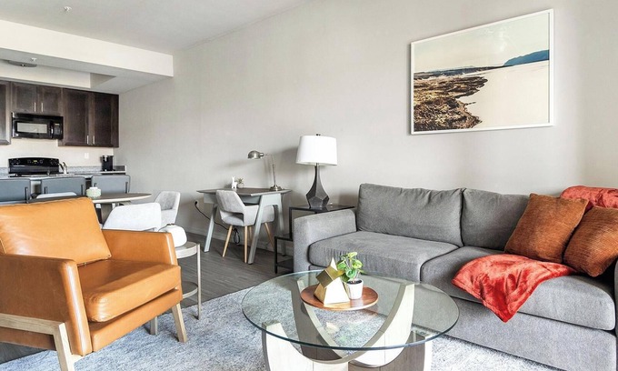 Fort Myers Apartamento | Landing | Spectacular 1BD, Pool, Gym