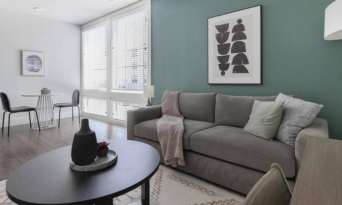 Stone Oak Apartamento | Landing | Stylish 1BD, Gym, Clubhouse