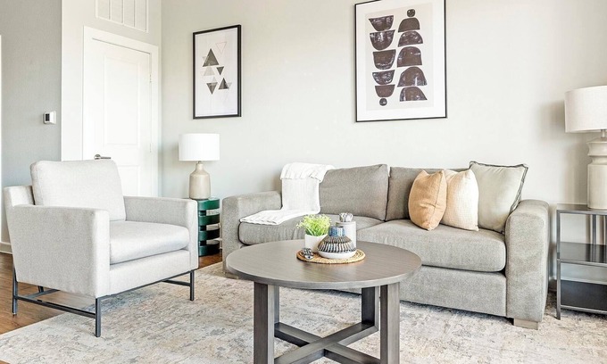 Buda Apartamento | Landing | Stylish 1BD, Yoga Studio, Gym
