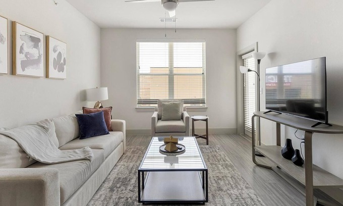 South Arlington Apartamento | Landing | Incredible 2BD, Pool, Game Room