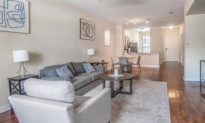 New Pathways Apartamento | Landing | Stylish 2BD, Pool, Gym