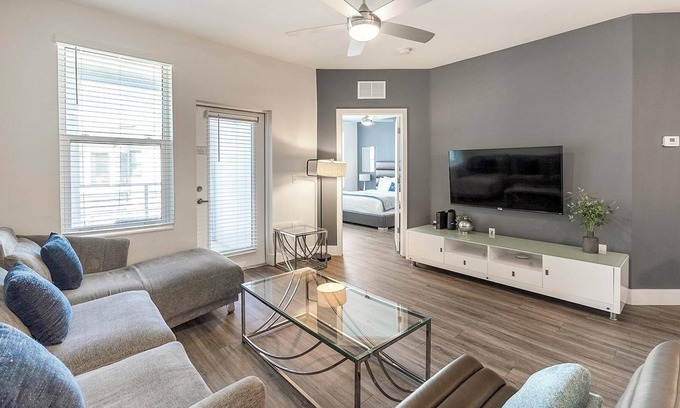 Port Tampa City Apartamento | Landing | Stylish 2BD, Pool, Gym