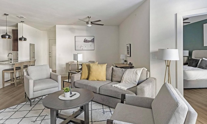 Fort Worth Apartamento | Landing | Modern 2BD, Gym, Yoga Studio