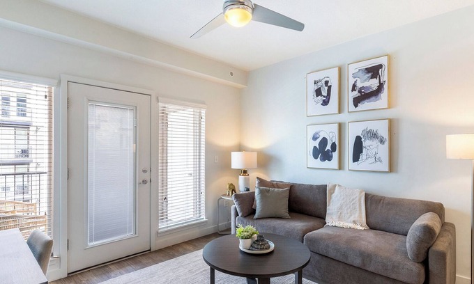 South Salt Lake Apartamento | Landing | Stylish 1BD, Pool, Courtyard
