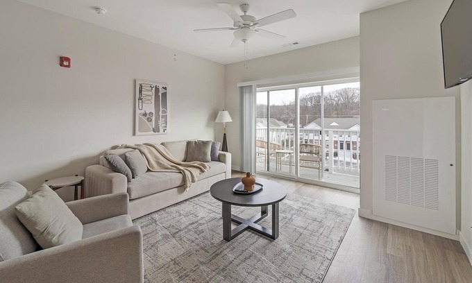 Willow Springs Apartamento | Landing | Spectacular 2BD, Clubhouse, Pool