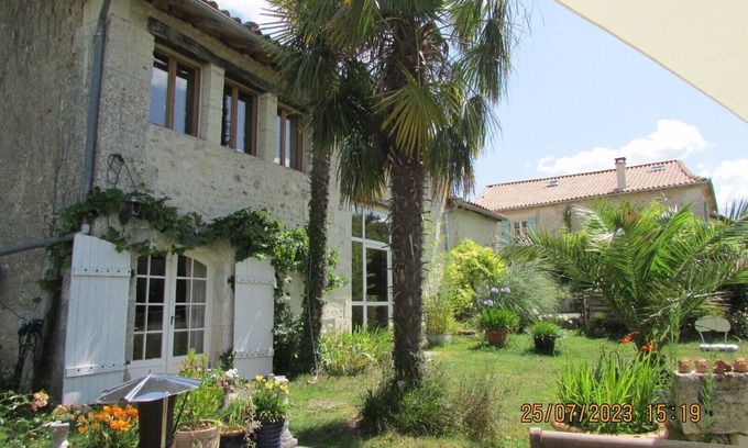 Festalemps Casa | Landlust im Perigord in Einem Ausgebauten Scheunenhaus mit Suptropischem Garten