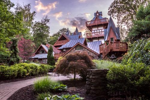 Loudonville Complejo | Landoll's Mohican Castle