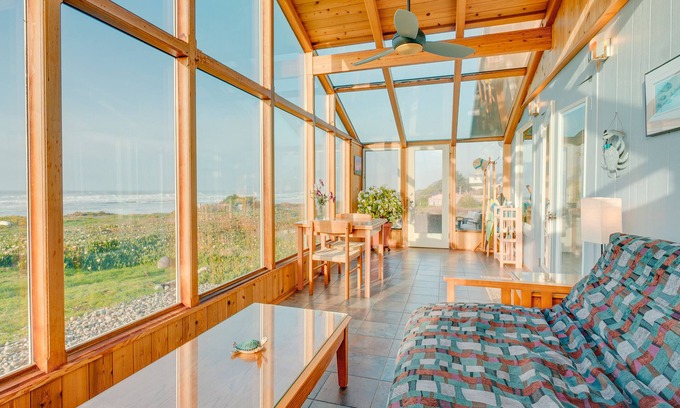 Gold Beach Casa | Lands End - Ocean Front w/Beach Path & Spa