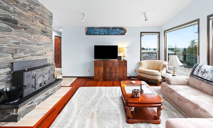 Camano Island Casa | Landscape Fireside Upper Island Home