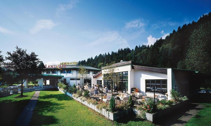 Angath Hotel | Landzeit Restaurant Angath