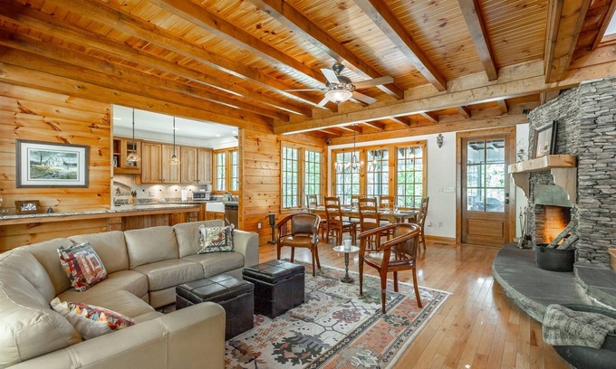 Lookout Mountain Casa | Lane`s End Lodge | Upscale Peaceful Retreat on 7 Acres | 3 Bed, 2.5 Bath