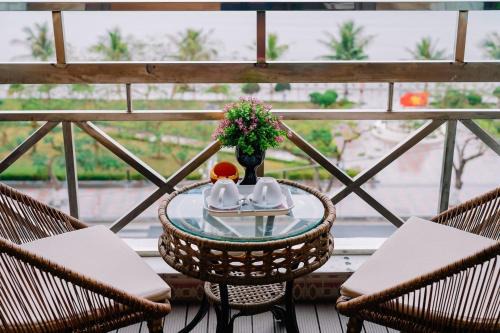 Cat Hai Hotel | Lang Chai Metrpolis Cat Ba Hotel and Restaurant