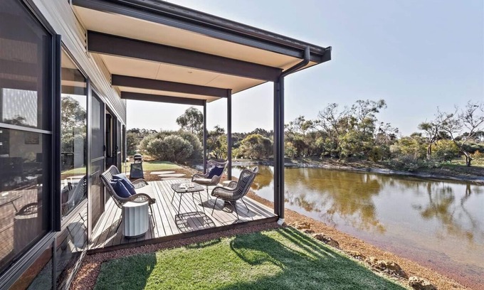 Wilyabrup Casa | Lang Chalet Vineyard Bliss on the Waterfront