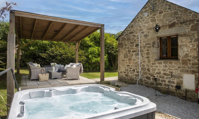 Lanhydrock Casa | Lanhydrock Barn - a barn that sleeps 4 guests in 2 bedrooms