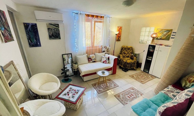 Risan Apartamento | Pequeño apartamento en Laniakea en casa compartida