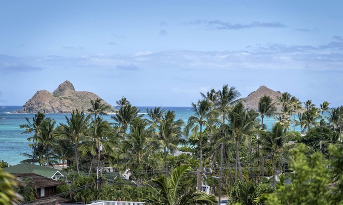 Lanikai Cabaña | Lanikai Hillside Acogedora casa de campo con espectacular vista al mar con las Islas Mokulua.
