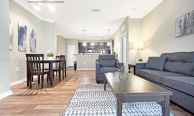 Lutz Apartamento | Lantower Cypress Creek #8-105 [CORE]