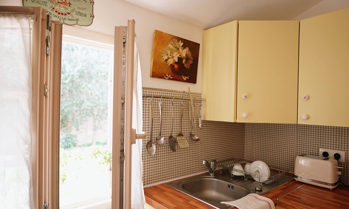 Montfavet Apartamento | LaPetite Maison Abigail, Peaceful home in Avignon