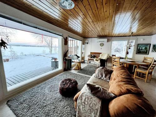 Rovaniemi Apartamento | Lapland Sunrise Cottage with lakefront Sauna