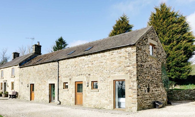 Longnor Casa | Lapwing Barns, large rural farmhouse with games room, perfect for all types of groups.