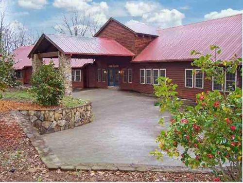 Manchester Casa | Laras Chateau at the Radio House, sleeps 30