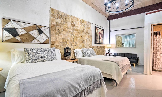 Western Division Apartamento | Laredo Vacation Rental - Minutes From Attractions!