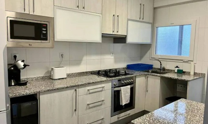 El Port Apartamento | Large Apartment near FIRA and City Center