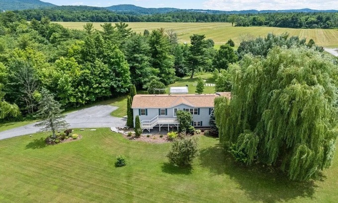 Addison Apartamento | Large 1-Bdrm+ Apartment Surrounded by Nature in Rural Vermont