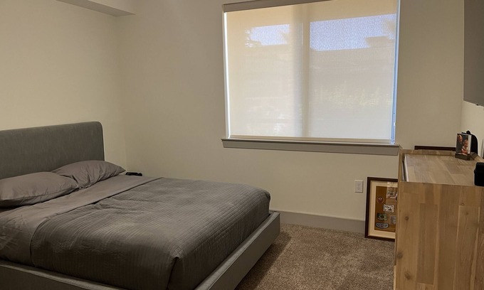 Desert View Village Apartamento | Large 1 br over 800 sq ft. Ground level pool view workout and car space