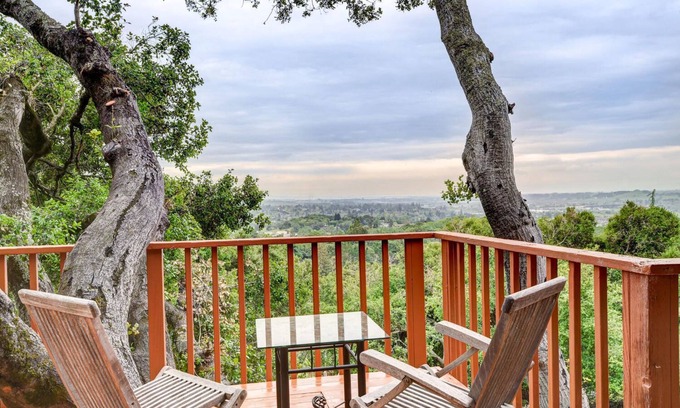 Montecito Heights Casa | Large 1br With Loft & Amazing Views 1 Bedroom Cottage by Redawning