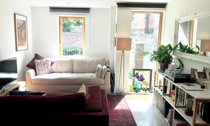 Haggerston Condominio | Large 2-bed 2-bath ground-floor flat in Hoxton, large patio, great transpt links