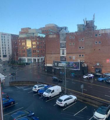 Belfast Central District Apartamento | Large 2 bedroom 2 bathroom x6 person city center apartment with free underground parking