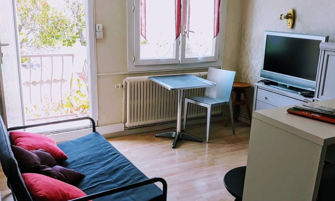 Estanove Casa | Large 2-bedroom apartment in a detached villa in a quiet neighbourhood